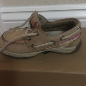 Girls lace sperry. GUC